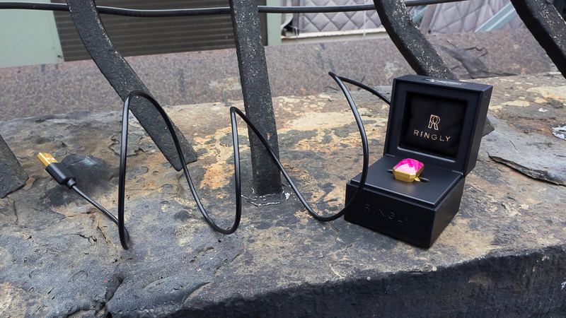 Illustration for article titled This Flashy Smart Ring Let Me Put My Goddamn Phone Away